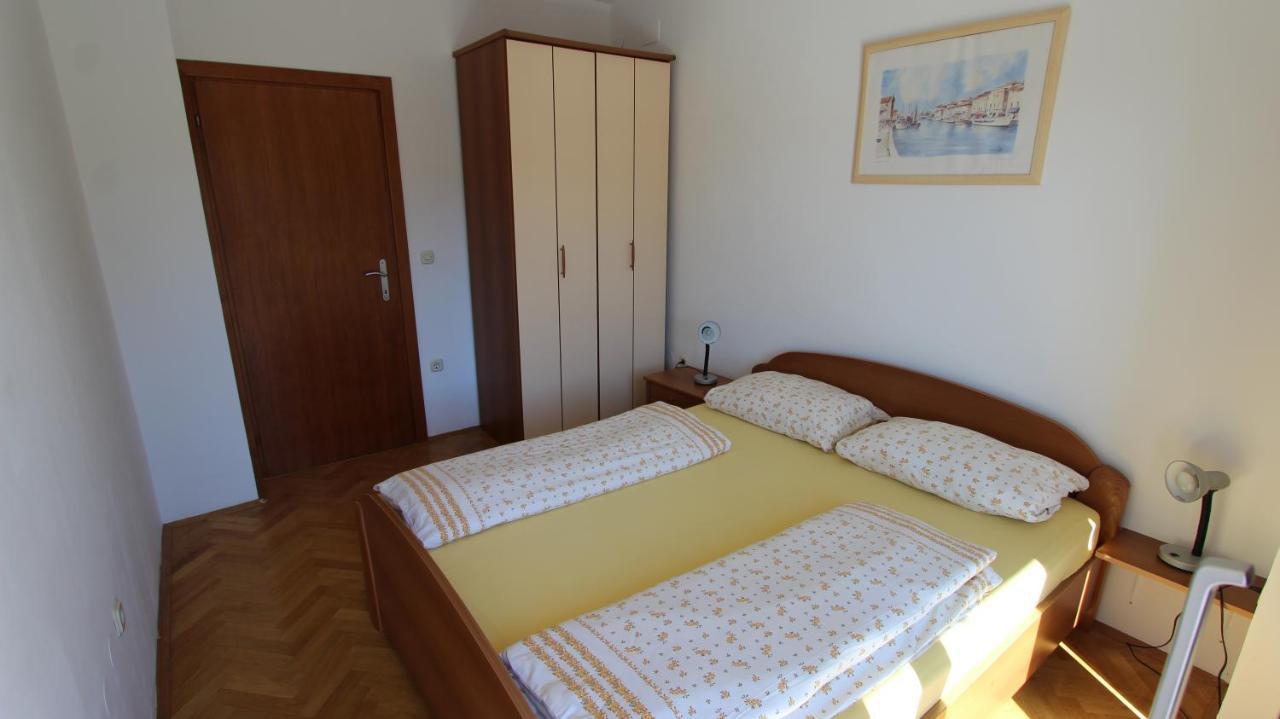Apartmani Totic Malinska Kültér fotó