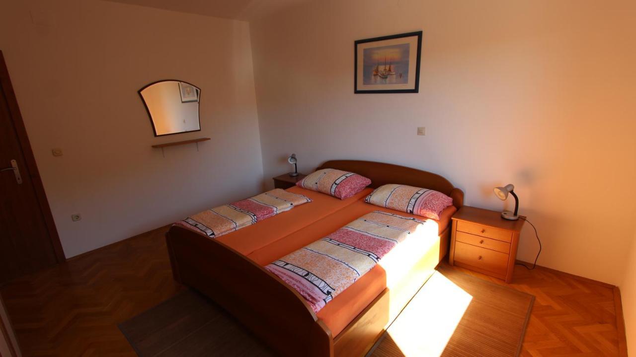 Apartmani Totic Malinska Kültér fotó